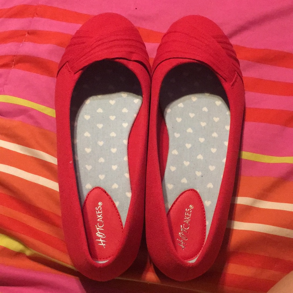 Hot cakes red flats